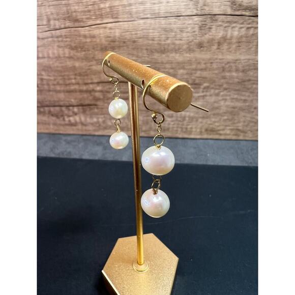 Cultured pearl dangle earrings in YG over sterling silver - Picture 4 of 11